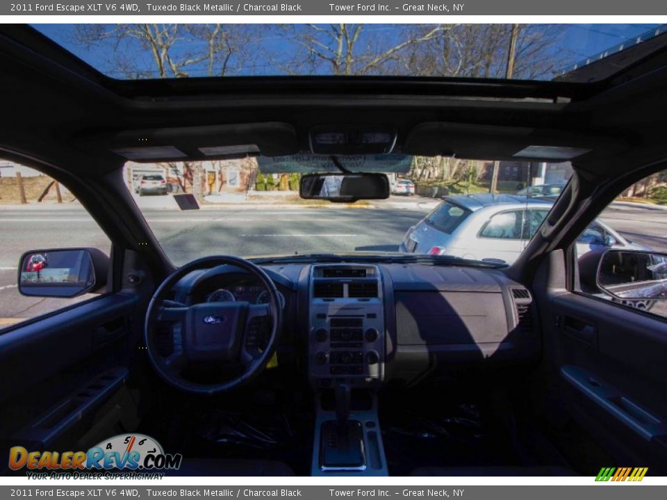 2011 Ford Escape XLT V6 4WD Tuxedo Black Metallic / Charcoal Black Photo #11