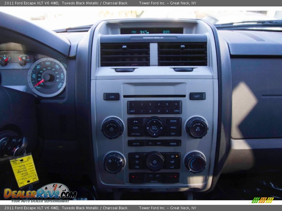 2011 Ford Escape XLT V6 4WD Tuxedo Black Metallic / Charcoal Black Photo #14