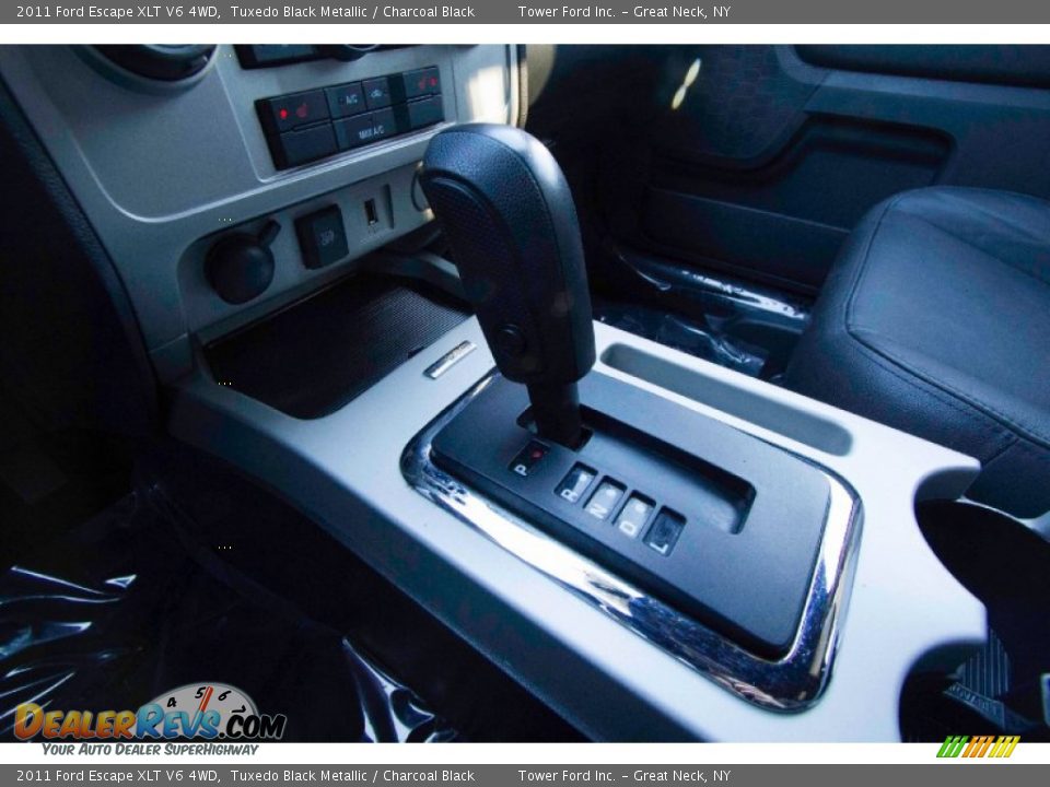 2011 Ford Escape XLT V6 4WD Tuxedo Black Metallic / Charcoal Black Photo #15