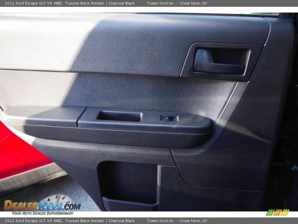 2011 Ford Escape XLT V6 4WD Tuxedo Black Metallic / Charcoal Black Photo #16