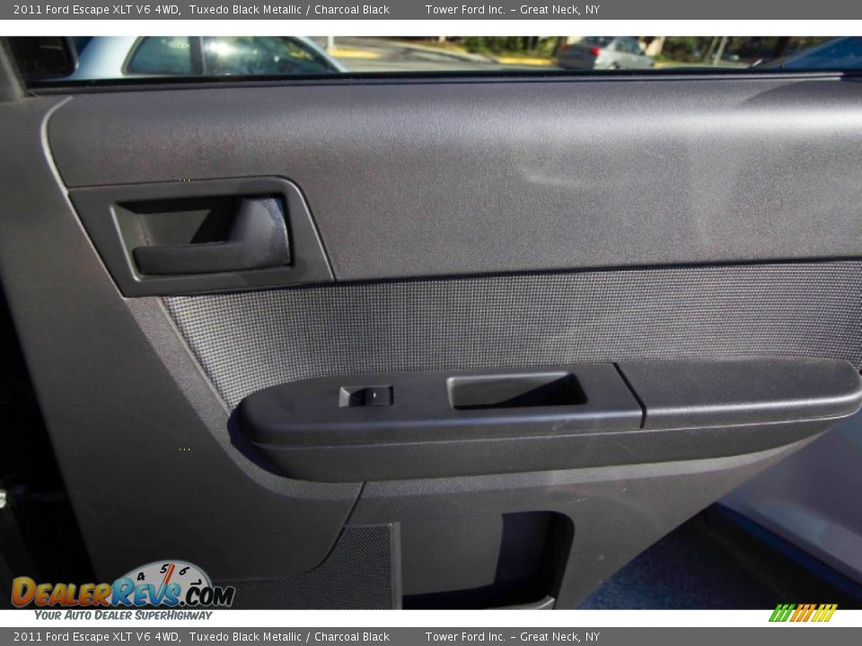 2011 Ford Escape XLT V6 4WD Tuxedo Black Metallic / Charcoal Black Photo #19