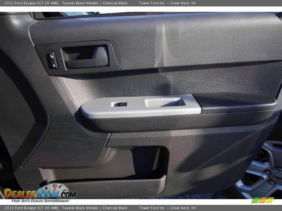 2011 Ford Escape XLT V6 4WD Tuxedo Black Metallic / Charcoal Black Photo #22