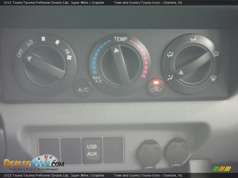 2015 Toyota Tacoma PreRunner Double Cab Super White / Graphite Photo #9