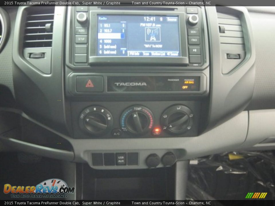 2015 Toyota Tacoma PreRunner Double Cab Super White / Graphite Photo #12