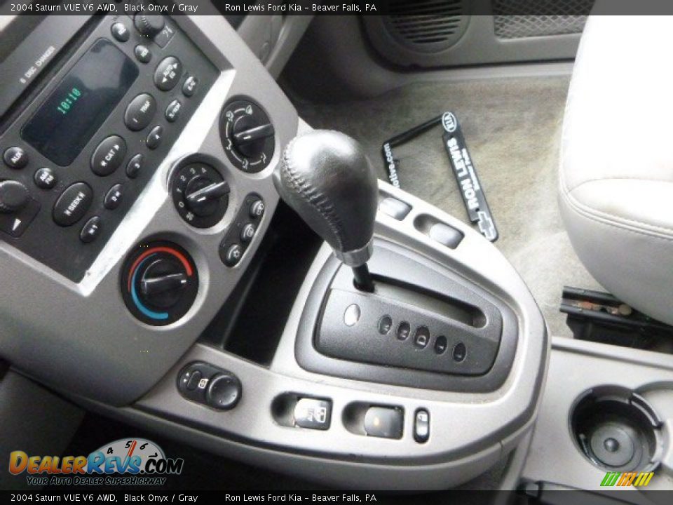2004 Saturn VUE V6 AWD Black Onyx / Gray Photo #17