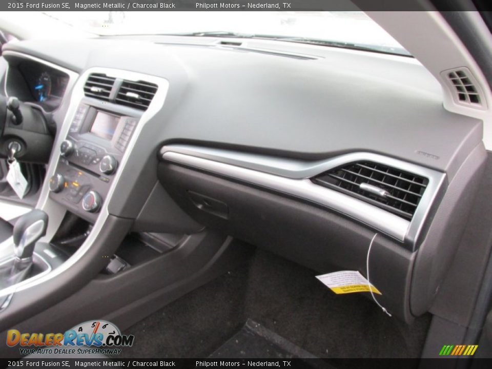 2015 Ford Fusion SE Magnetic Metallic / Charcoal Black Photo #18
