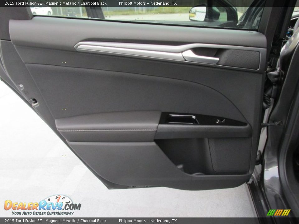 2015 Ford Fusion SE Magnetic Metallic / Charcoal Black Photo #19