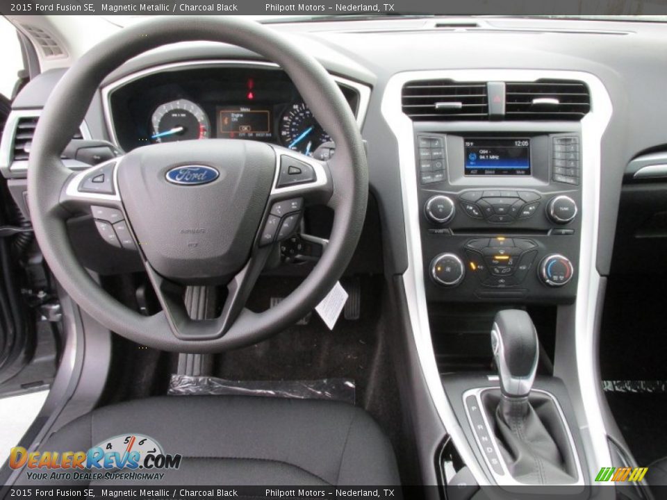 2015 Ford Fusion SE Magnetic Metallic / Charcoal Black Photo #25