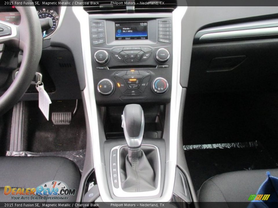 2015 Ford Fusion SE Magnetic Metallic / Charcoal Black Photo #26
