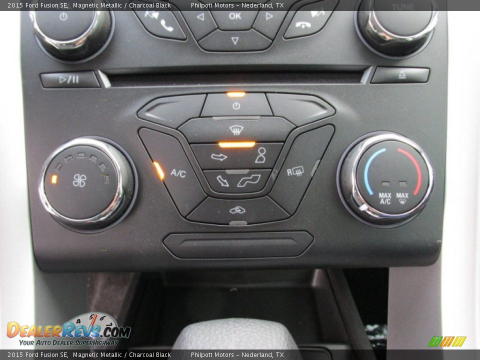 2015 Ford Fusion SE Magnetic Metallic / Charcoal Black Photo #28