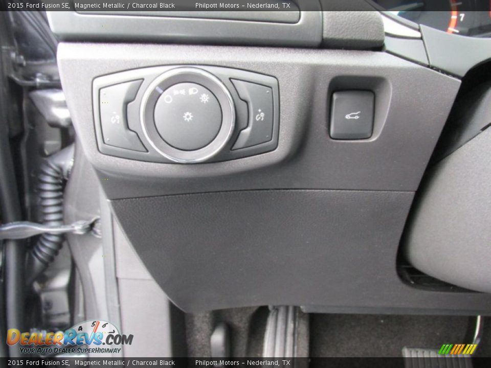 2015 Ford Fusion SE Magnetic Metallic / Charcoal Black Photo #32