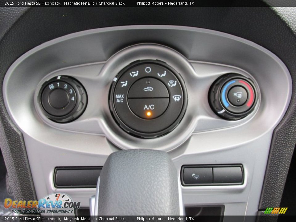 Controls of 2015 Ford Fiesta SE Hatchback Photo #27