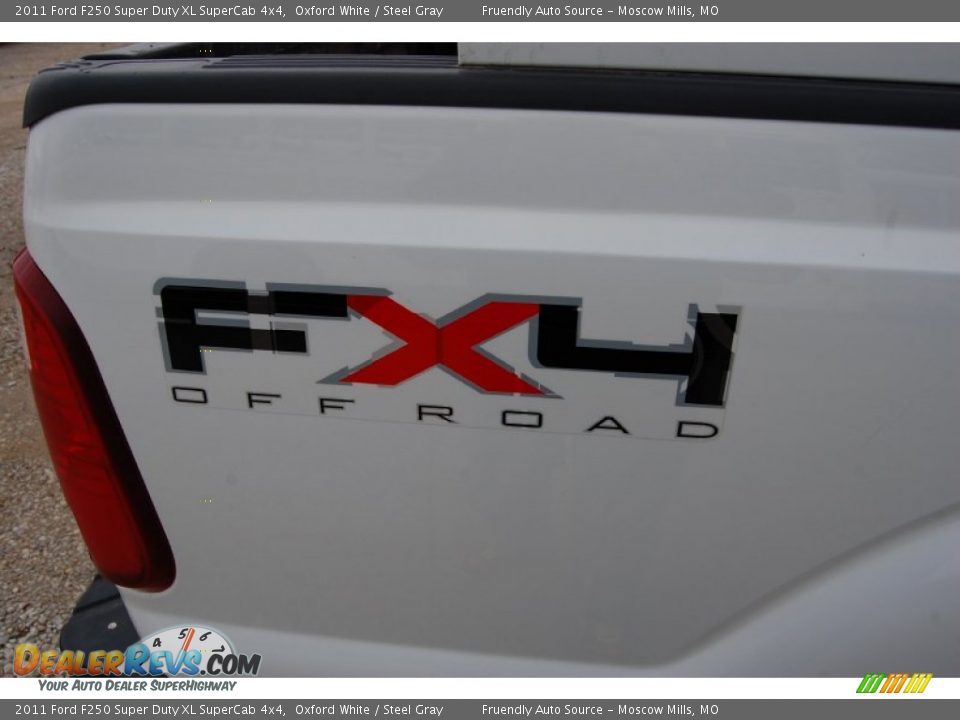 2011 Ford F250 Super Duty XL SuperCab 4x4 Oxford White / Steel Gray Photo #20