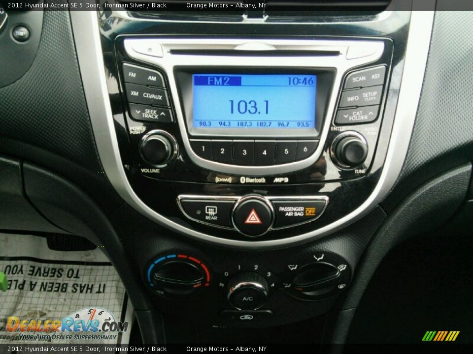 2012 Hyundai Accent SE 5 Door Ironman Silver / Black Photo #9
