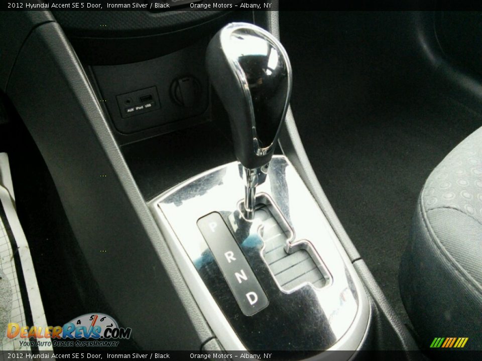 2012 Hyundai Accent SE 5 Door Ironman Silver / Black Photo #10
