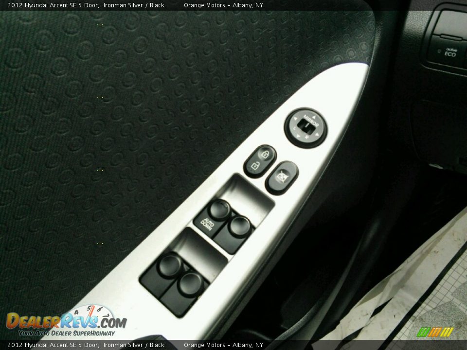 2012 Hyundai Accent SE 5 Door Ironman Silver / Black Photo #12
