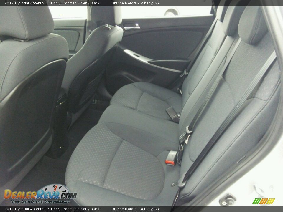 2012 Hyundai Accent SE 5 Door Ironman Silver / Black Photo #14