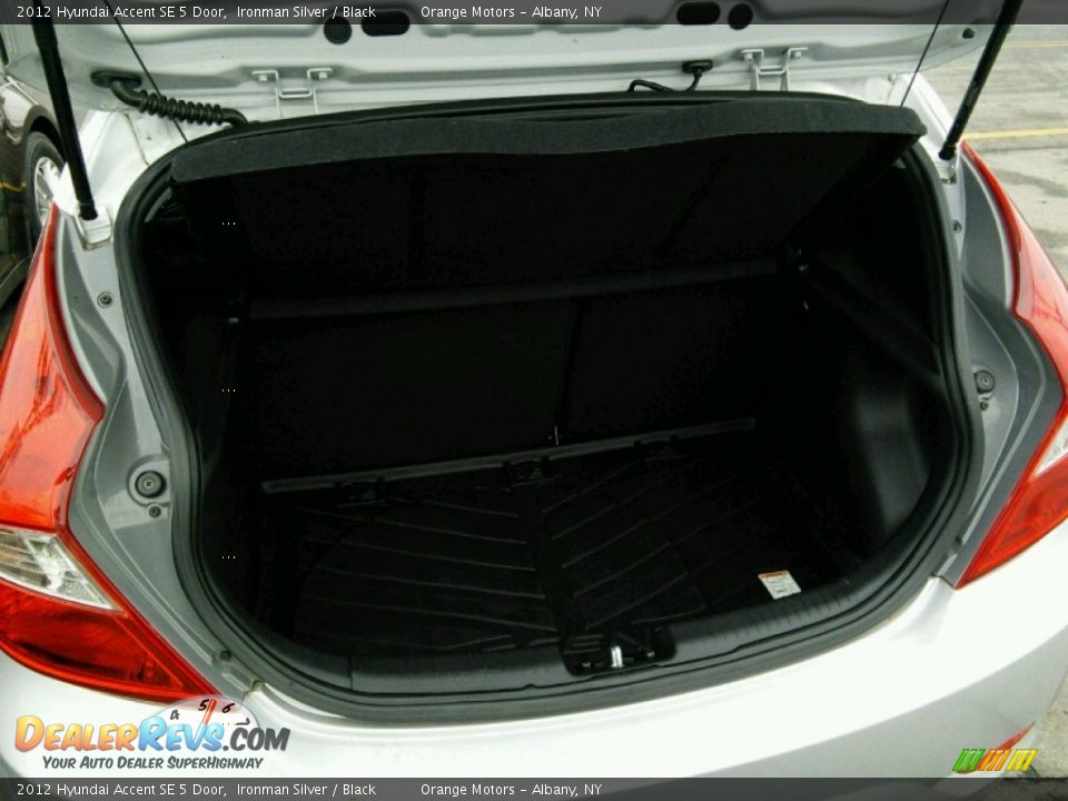 2012 Hyundai Accent SE 5 Door Ironman Silver / Black Photo #15