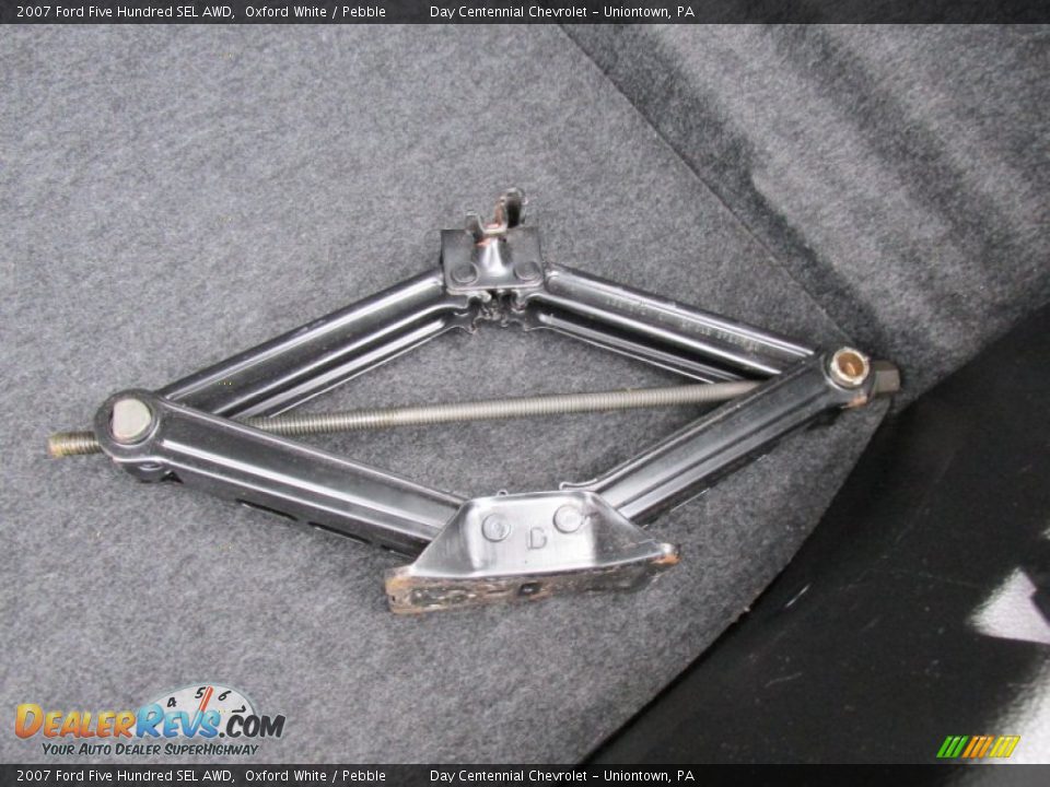 2007 Ford Five Hundred SEL AWD Oxford White / Pebble Photo #18