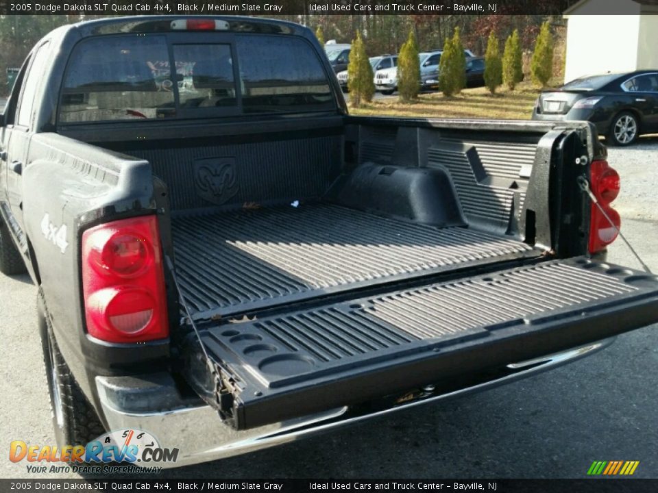 2005 Dodge Dakota SLT Quad Cab 4x4 Black / Medium Slate Gray Photo #17