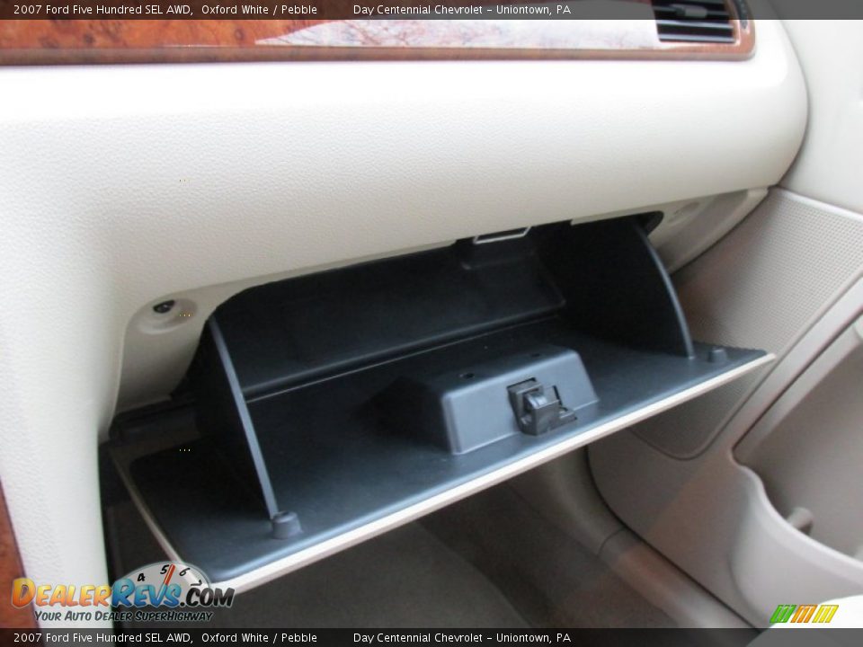 2007 Ford Five Hundred SEL AWD Oxford White / Pebble Photo #31