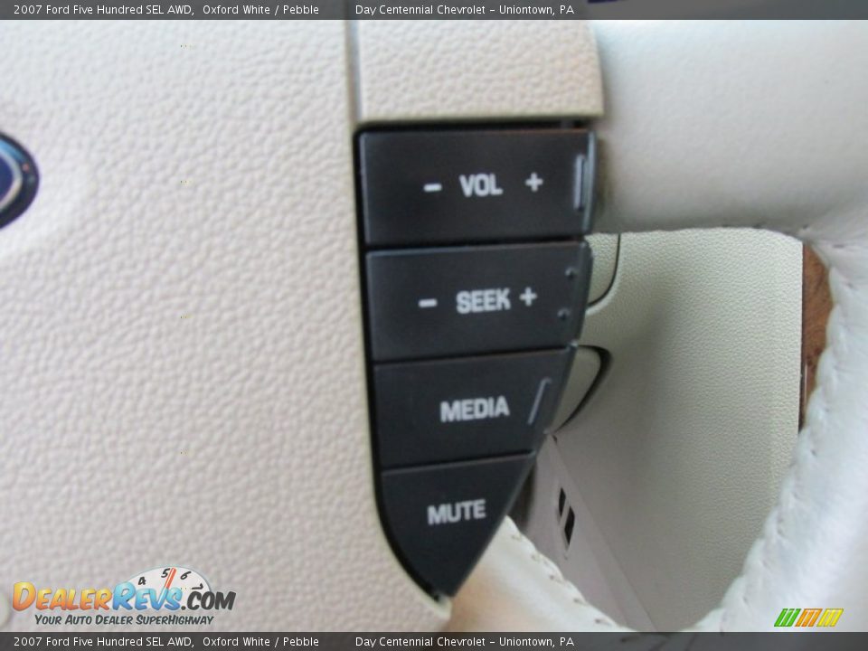 2007 Ford Five Hundred SEL AWD Oxford White / Pebble Photo #35