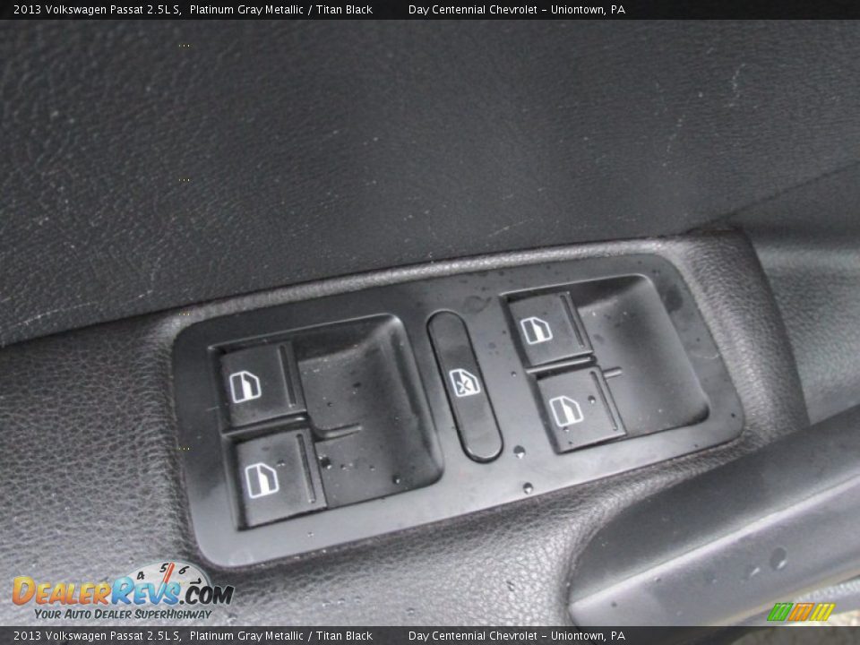 2013 Volkswagen Passat 2.5L S Platinum Gray Metallic / Titan Black Photo #24