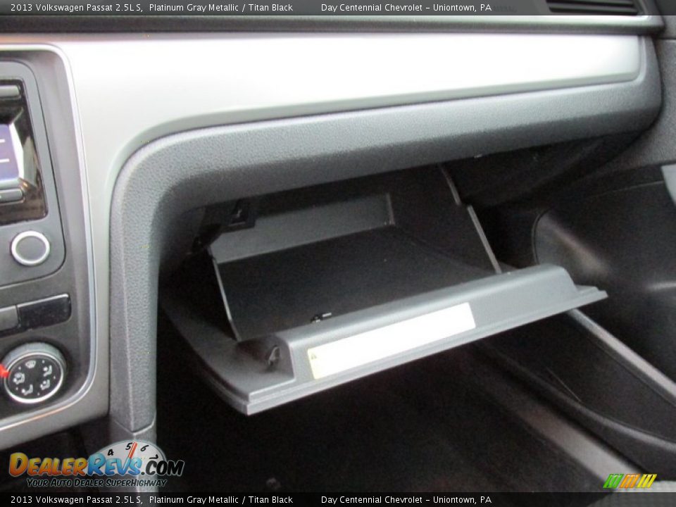 2013 Volkswagen Passat 2.5L S Platinum Gray Metallic / Titan Black Photo #31