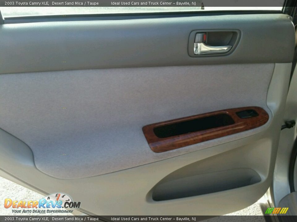 2003 Toyota Camry XLE Desert Sand Mica / Taupe Photo #19
