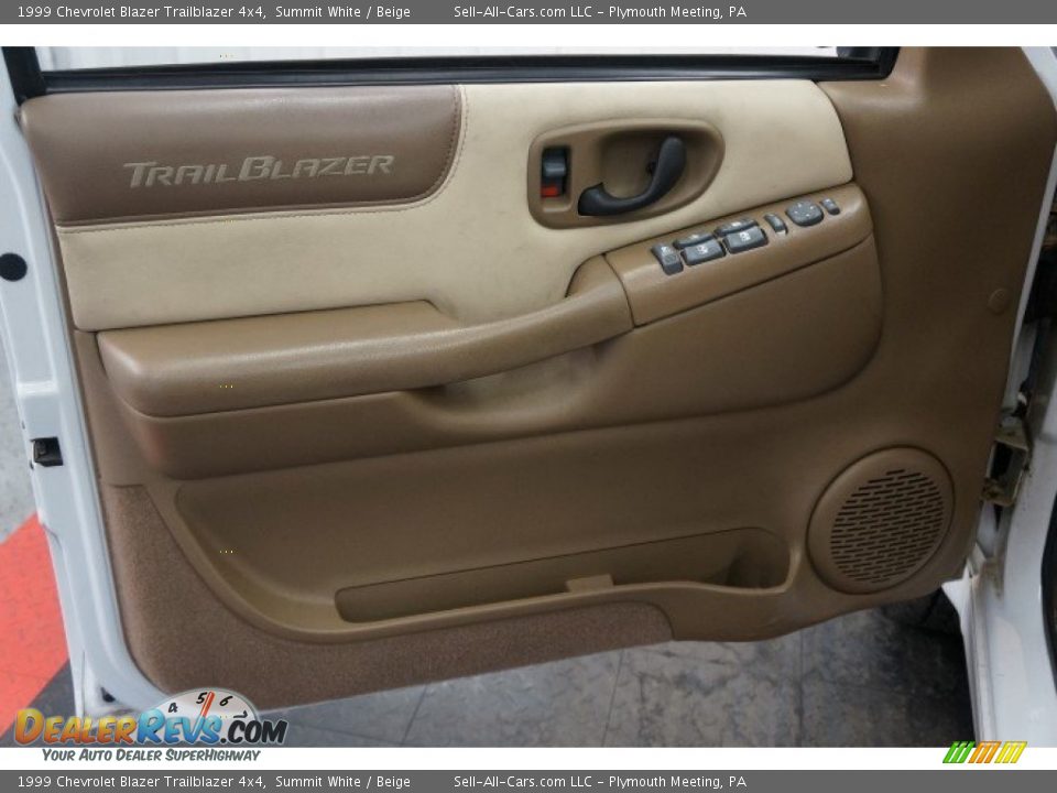 Door Panel of 1999 Chevrolet Blazer Trailblazer 4x4 Photo #12