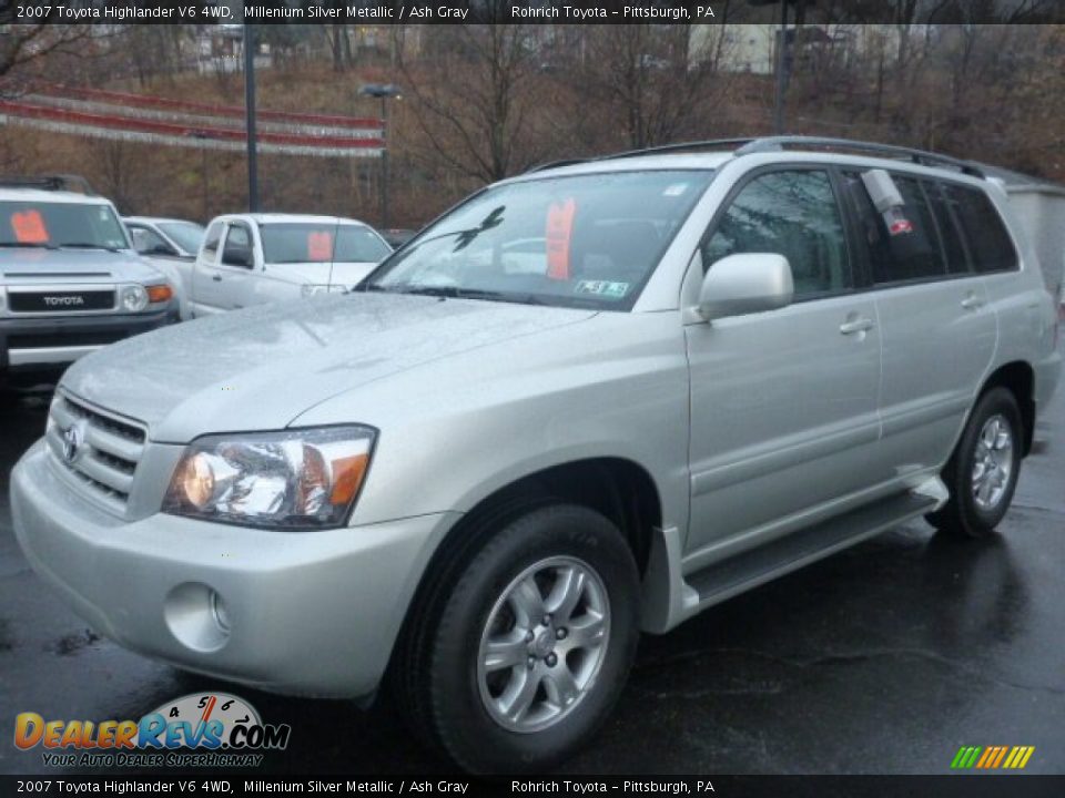 Front 3/4 View of 2007 Toyota Highlander V6 4WD Photo #3