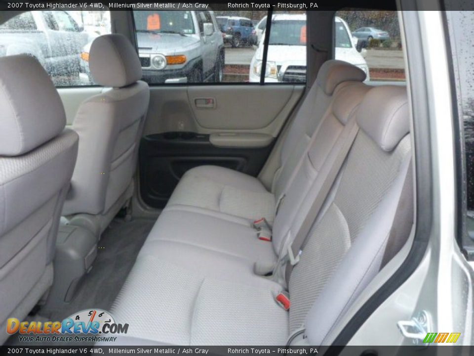 Rear Seat of 2007 Toyota Highlander V6 4WD Photo #5
