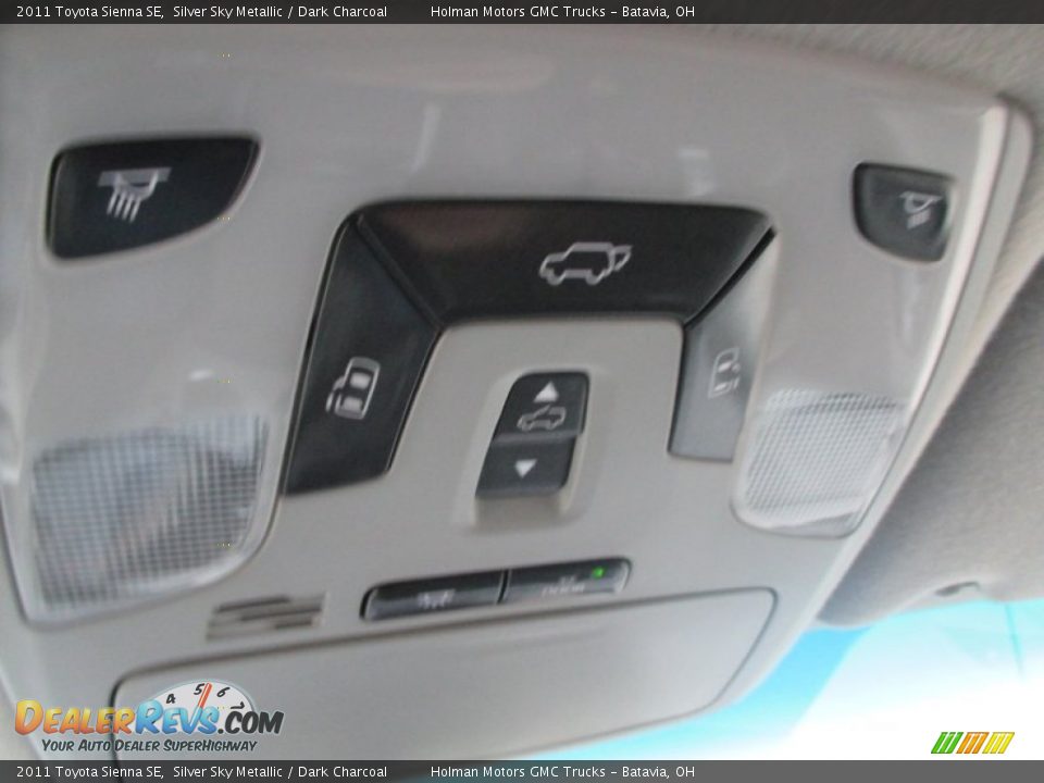 2011 Toyota Sienna SE Silver Sky Metallic / Dark Charcoal Photo #16