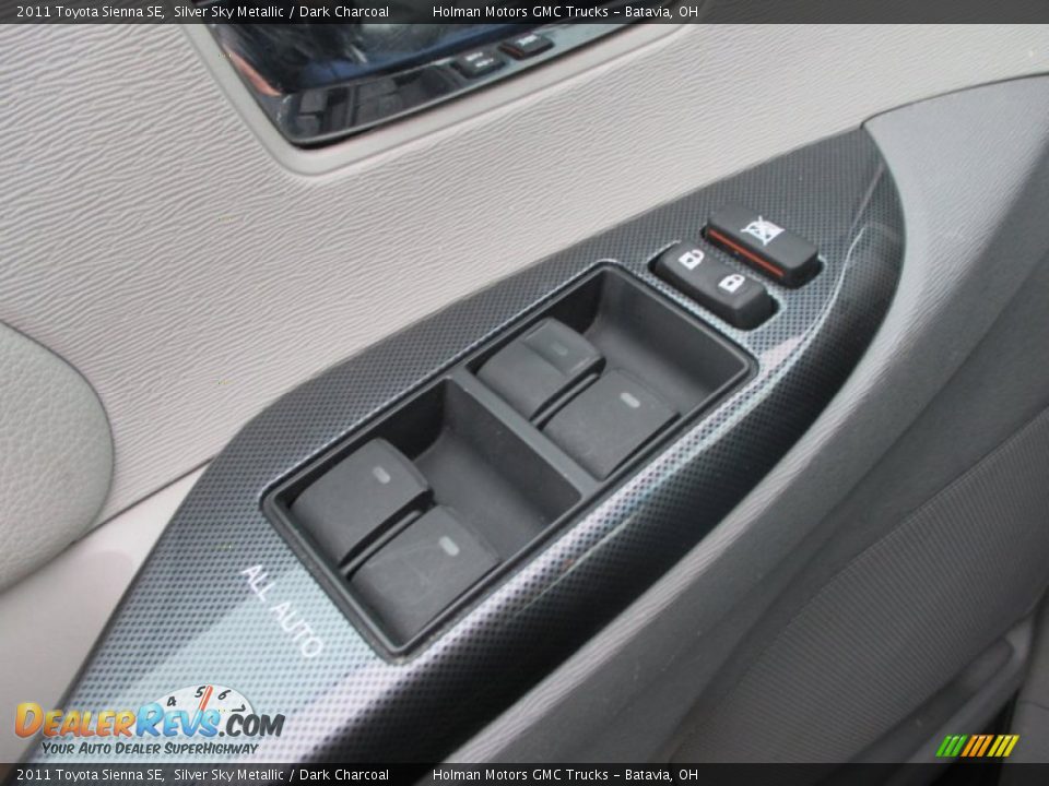 2011 Toyota Sienna SE Silver Sky Metallic / Dark Charcoal Photo #17