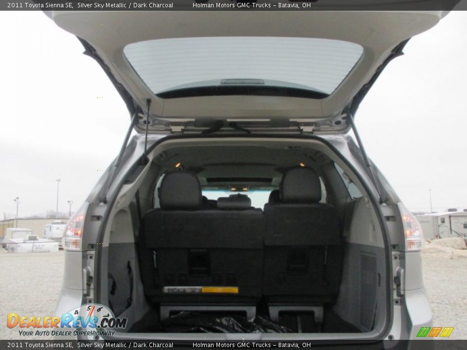2011 Toyota Sienna SE Silver Sky Metallic / Dark Charcoal Photo #22