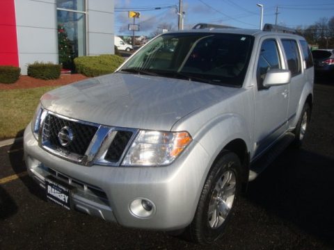 Silver Lightning Nissan Pathfinder Silver 4x4.  Click to enlarge.
