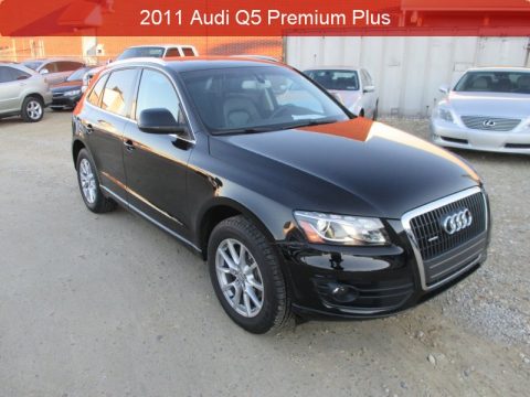 Brilliant Black Audi Q5 2.0T quattro.  Click to enlarge.