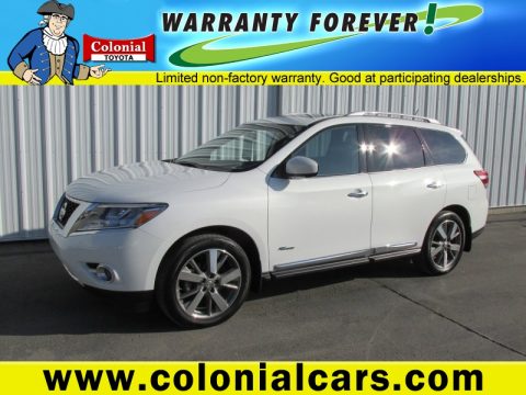 Moonlight White Nissan Pathfinder Hybrid Platinum AWD.  Click to enlarge.