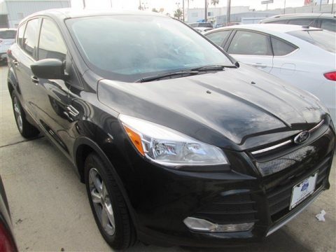 Tuxedo Black Metallic Ford Escape SE.  Click to enlarge.
