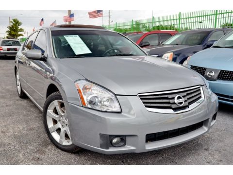 Radiant Silver Metallic Nissan Maxima 3.5 SE.  Click to enlarge.