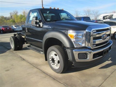 Tuxedo Black Ford F450 Super Duty XLT Regular Cab Chassis.  Click to enlarge.