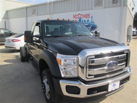 Tuxedo Black Ford F450 Super Duty XLT Super Cab Chassis 4x4.  Click to enlarge.