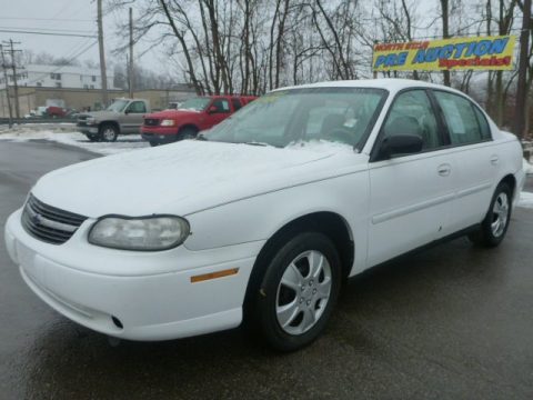Bright White Chevrolet Malibu Sedan.  Click to enlarge.