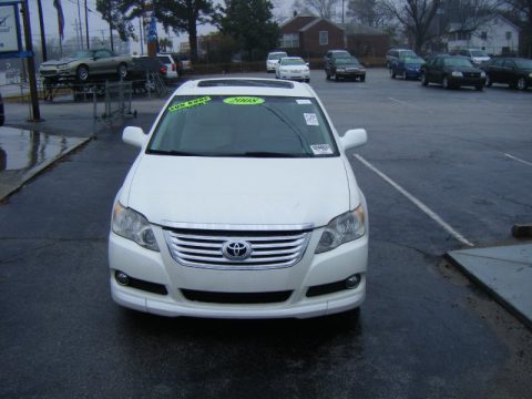 Blizzard White Pearl Toyota Avalon XLS.  Click to enlarge.