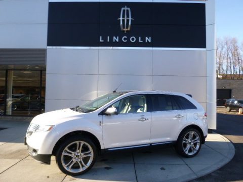 White Platinum Tri-Coat Lincoln MKX AWD.  Click to enlarge.