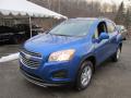 Front 3/4 View of 2015 Chevrolet Trax LT AWD #10