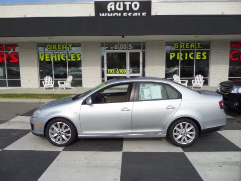 Reflex Silver Metallic Volkswagen Jetta Wolfsburg Edition Sedan.  Click to enlarge.