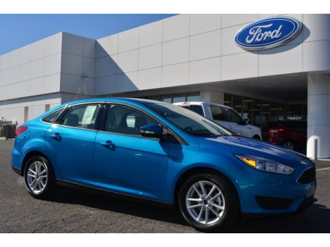 Blue Candy Metallic Ford Focus SE Sedan.  Click to enlarge.
