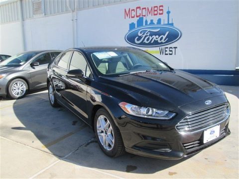 Tuxedo Black Metallic Ford Fusion SE.  Click to enlarge.