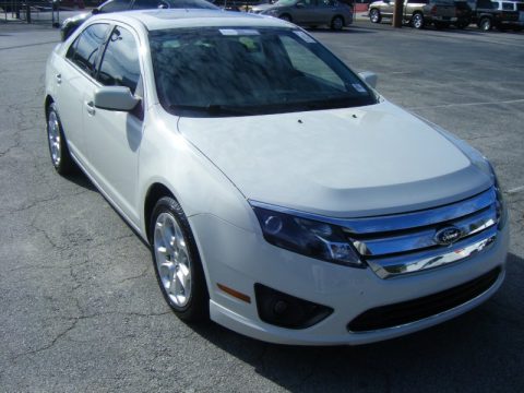 White Platinum Tri-Coat Ford Fusion SE.  Click to enlarge.